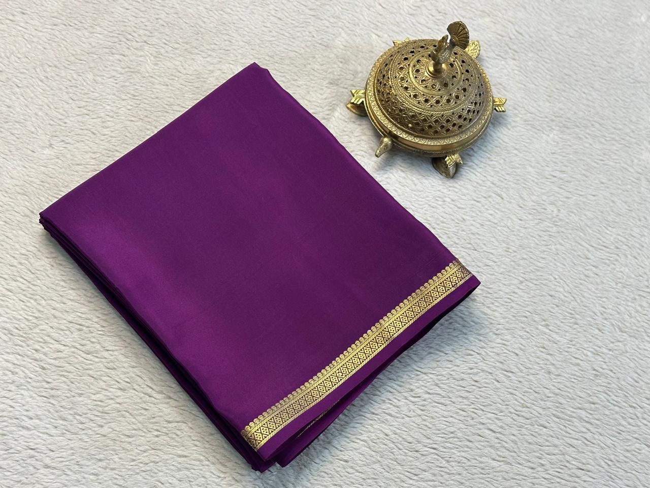 Unveil Grace: Small Border Sarees with Intricate Line Pallu in Bold Solid Shades