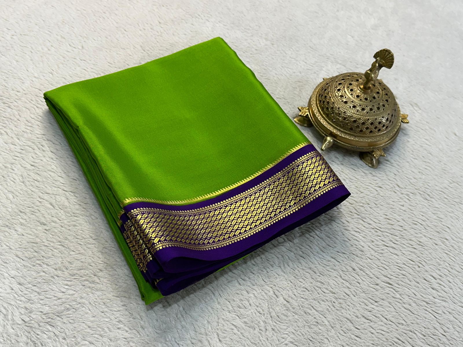 Traditional border in beautiful contrast colour combinations