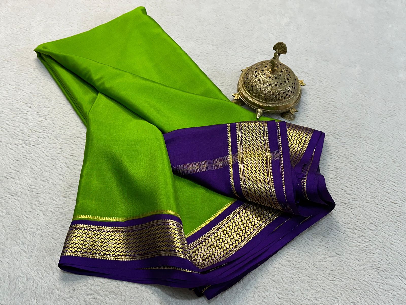 Traditional border in beautiful contrast colour combinations