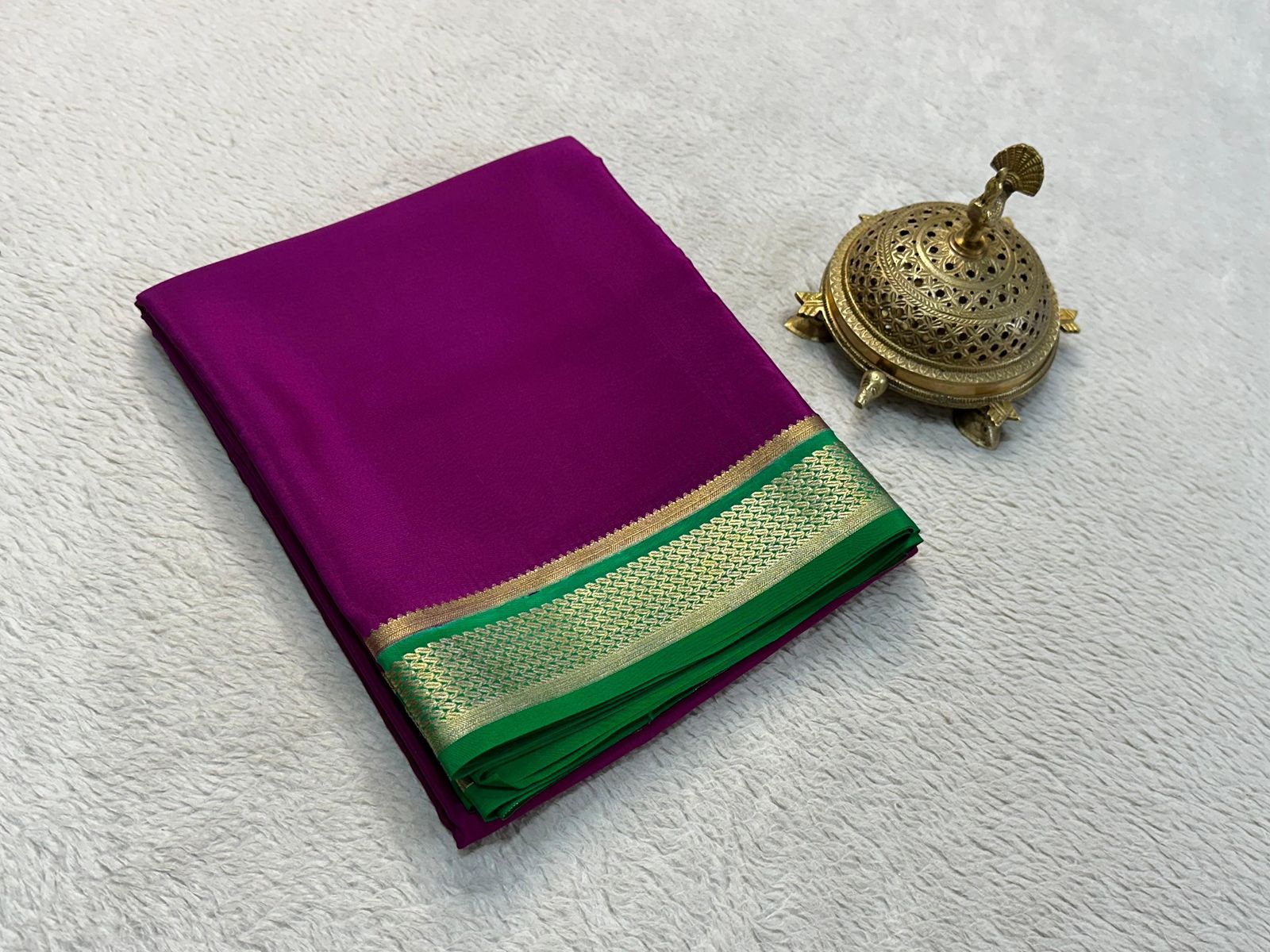 Traditional border in beautiful contrast colour combinations