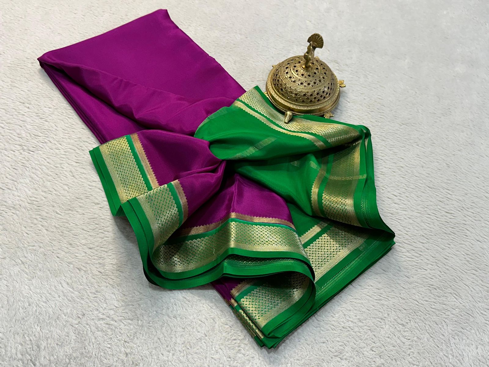 Traditional border in beautiful contrast colour combinations