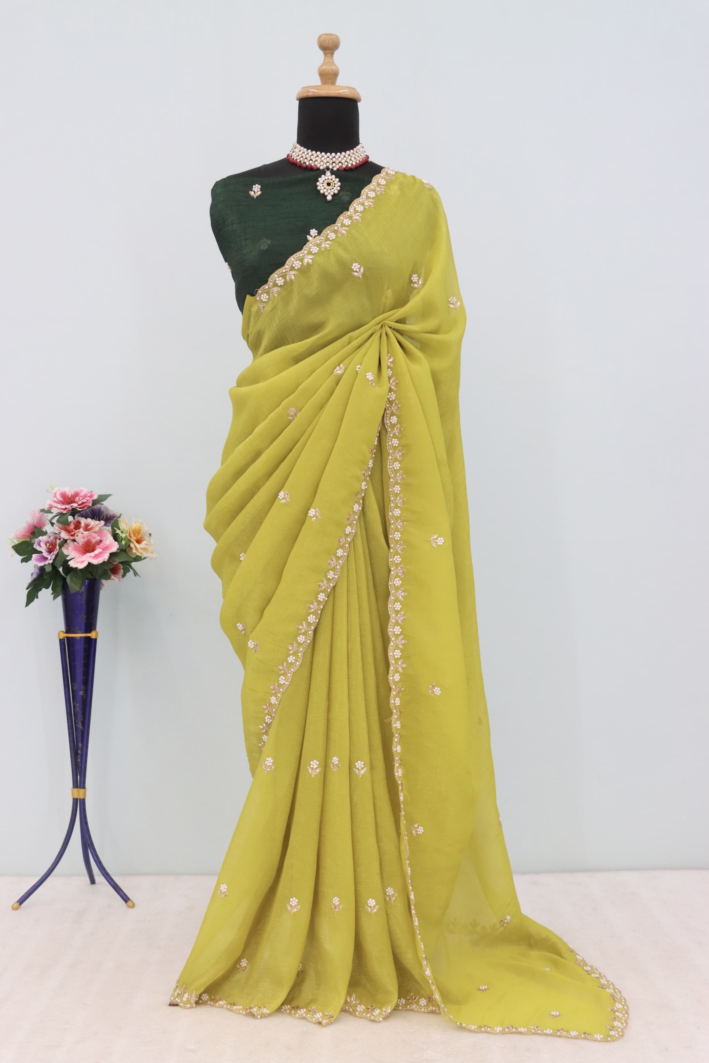 An Ode to Tradition: Embroidered Saree with a Contemporary Twist