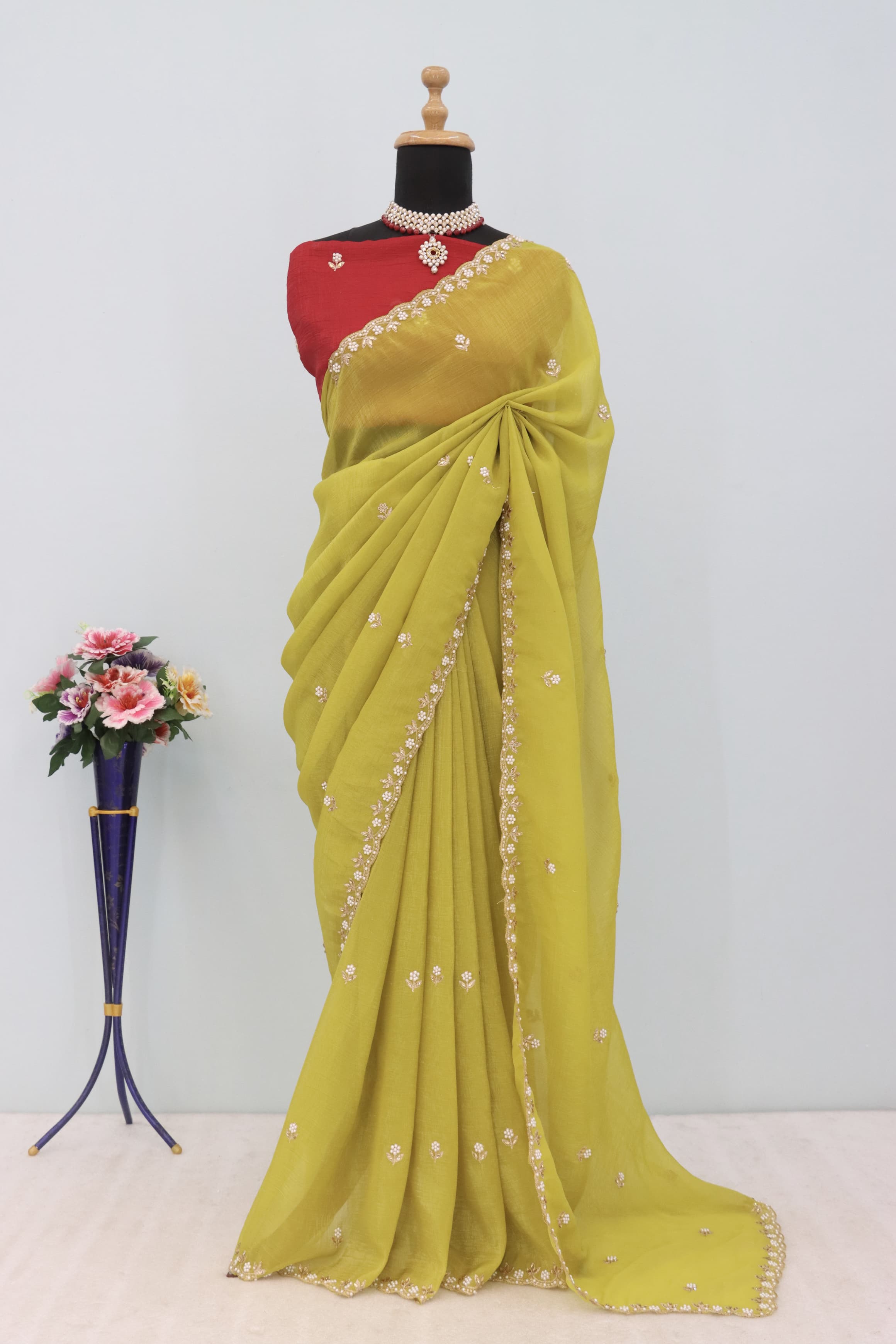 An Ode to Tradition: Embroidered Saree with a Contemporary Twist
