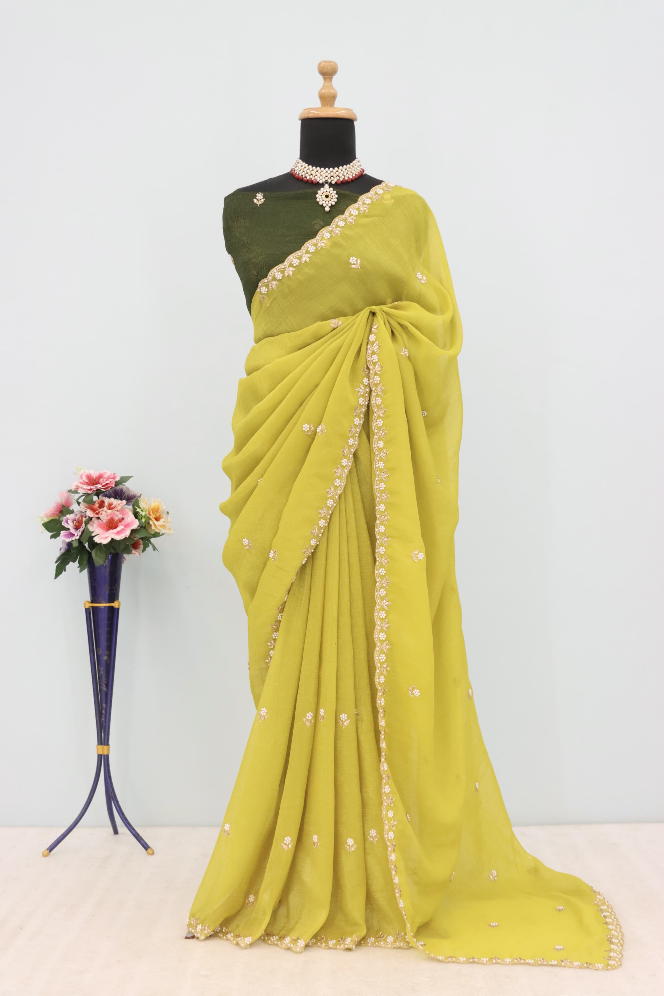 An Ode to Tradition: Embroidered Saree with a Contemporary Twist