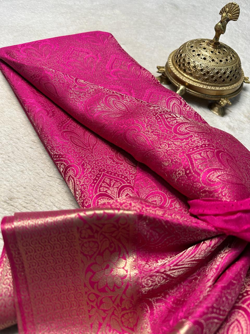 Luxurious Brocade Silk Saree for Brides – Radiant Pallu & Regal Weave