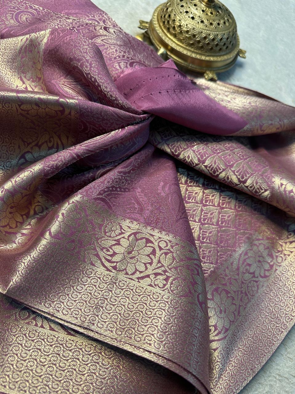 Luxurious Brocade Silk Saree for Brides – Radiant Pallu & Regal Weave