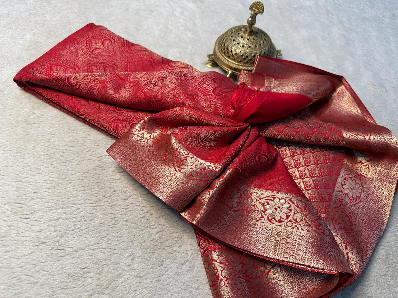 Luxurious Brocade Silk Saree for Brides – Radiant Pallu & Regal Weave