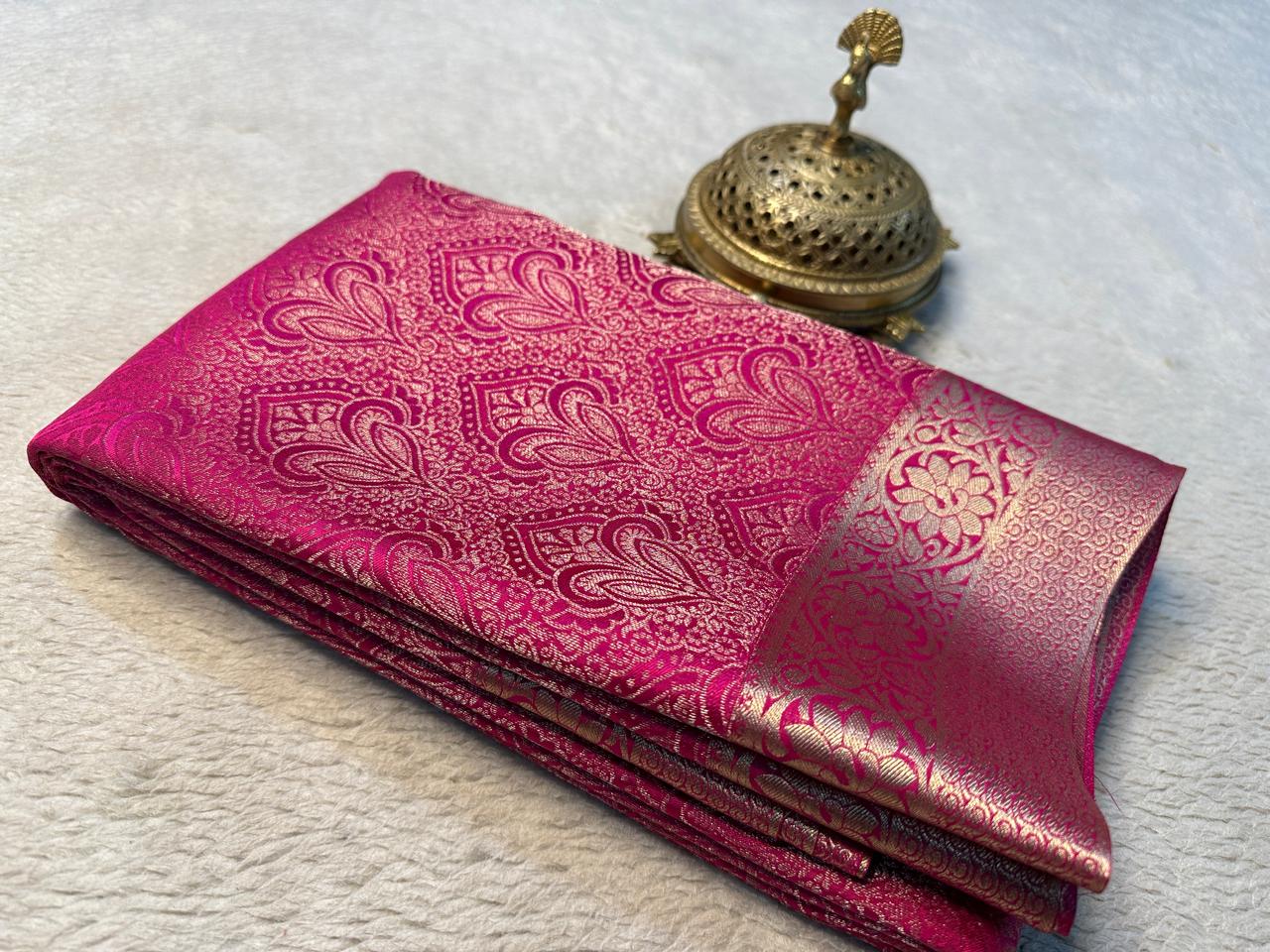 Luxurious Brocade Silk Saree for Brides – Radiant Pallu & Regal Weave