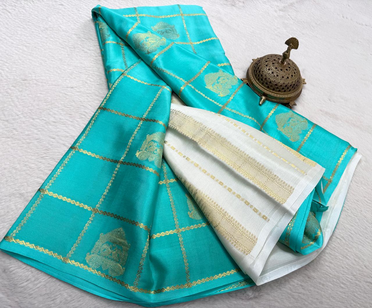 Premium Crepe Silk Saree with Rich Pallu & Peacock Chariot Motifs | 120 GSM Borderless Checks Designer Saree