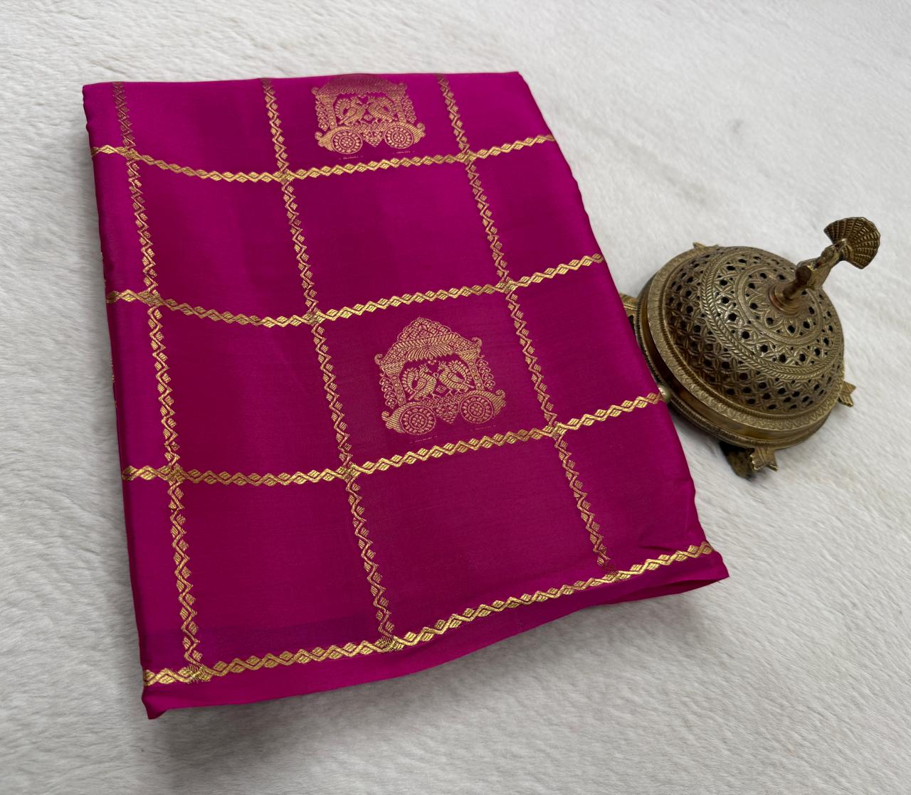 Premium Crepe Silk Saree with Rich Pallu & Peacock Chariot Motifs | 120 GSM Borderless Checks Designer Saree
