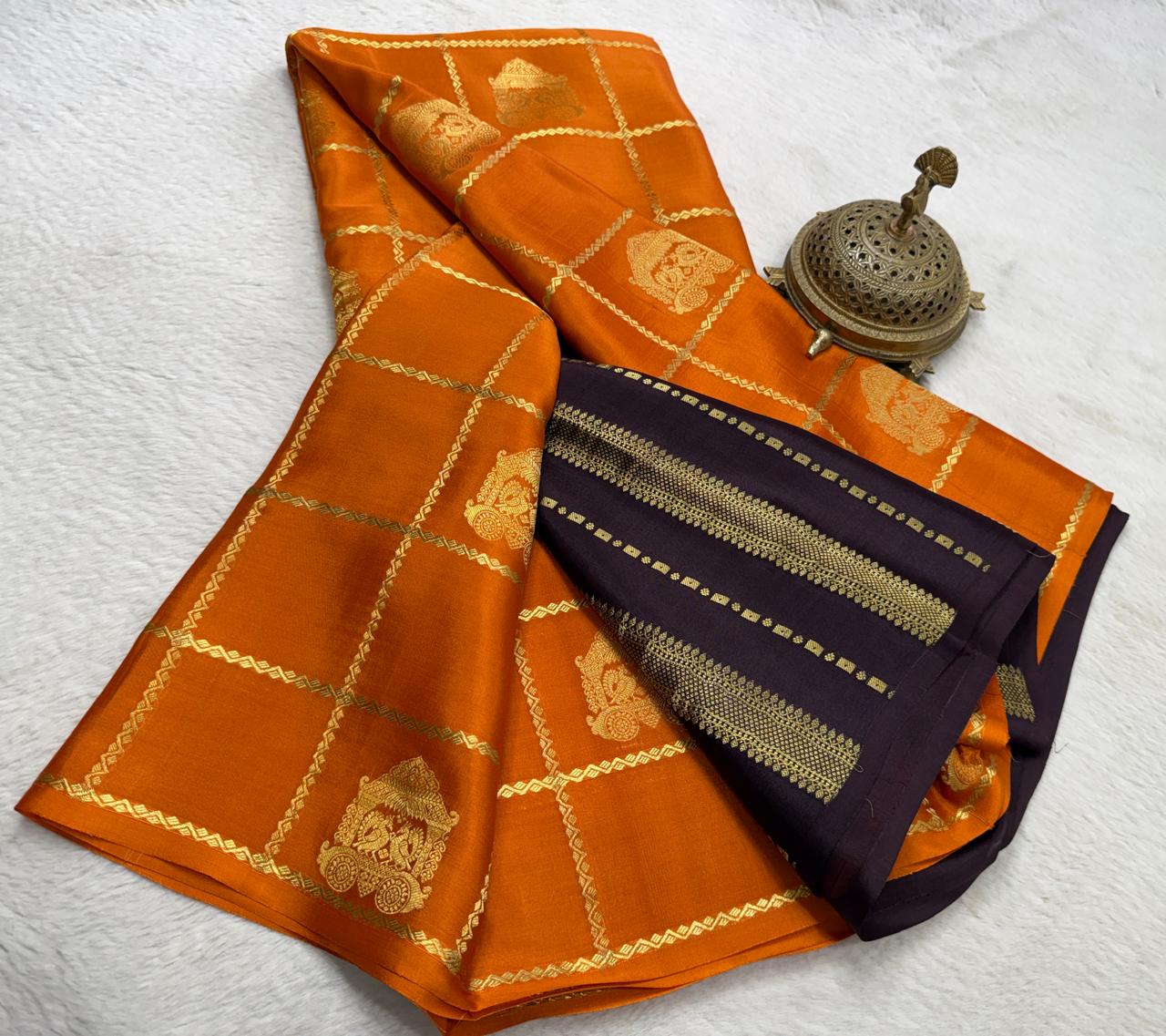 Premium Crepe Silk Saree with Rich Pallu & Peacock Chariot Motifs | 120 GSM Borderless Checks Designer Saree