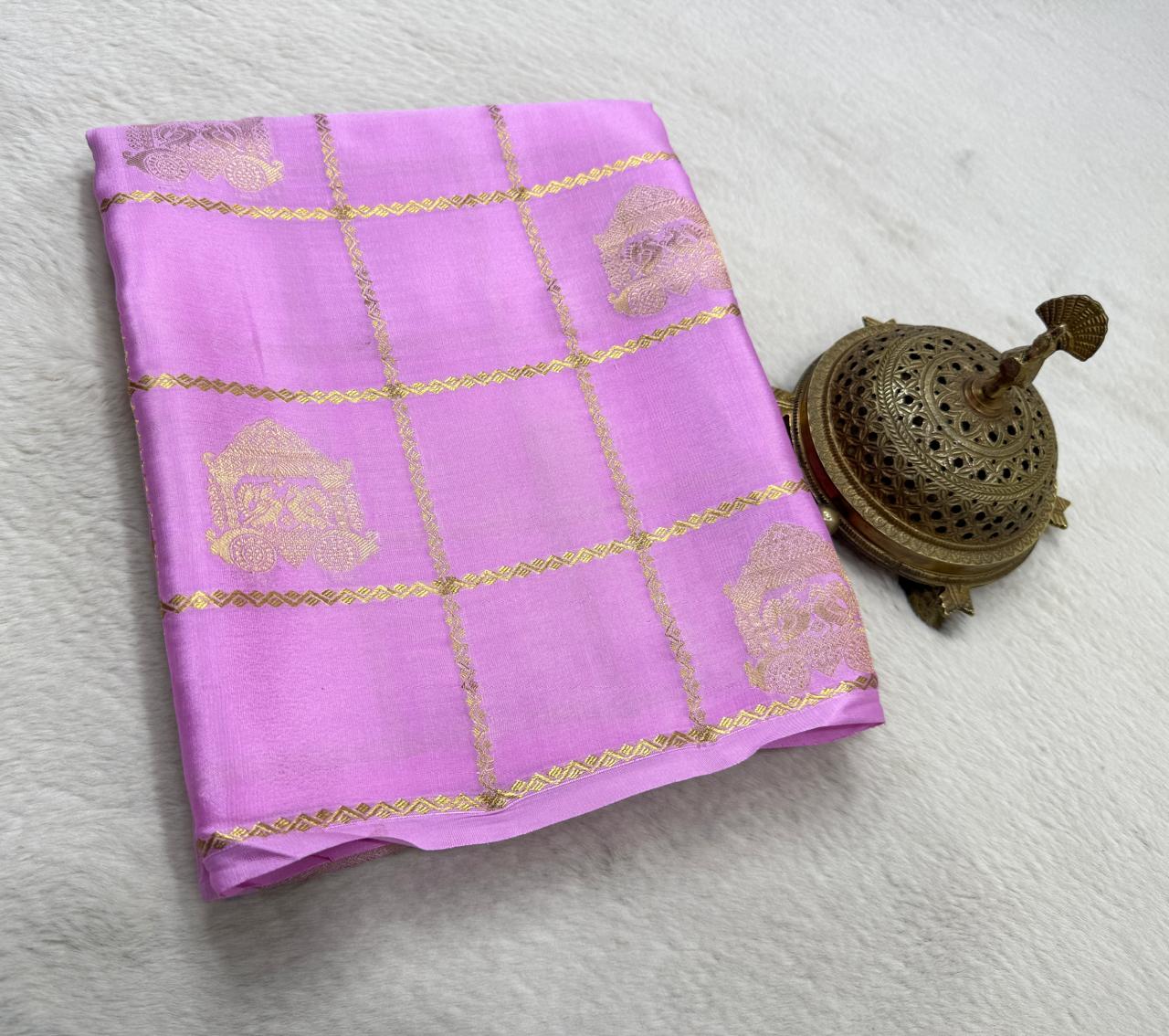 Premium Crepe Silk Saree with Rich Pallu & Peacock Chariot Motifs | 120 GSM Borderless Checks Designer Saree