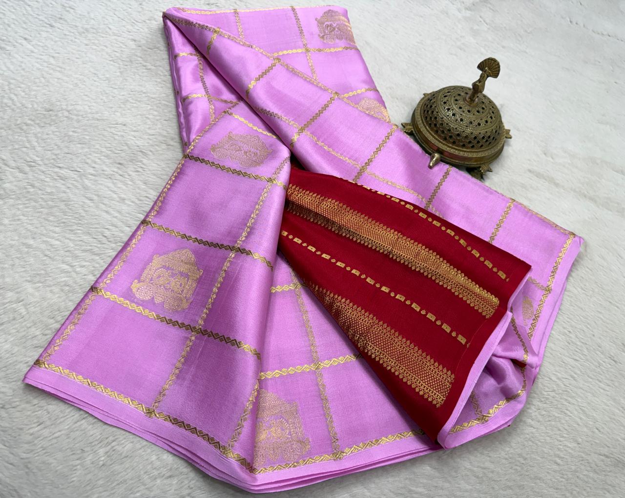 Premium Crepe Silk Saree with Rich Pallu & Peacock Chariot Motifs | 120 GSM Borderless Checks Designer Saree