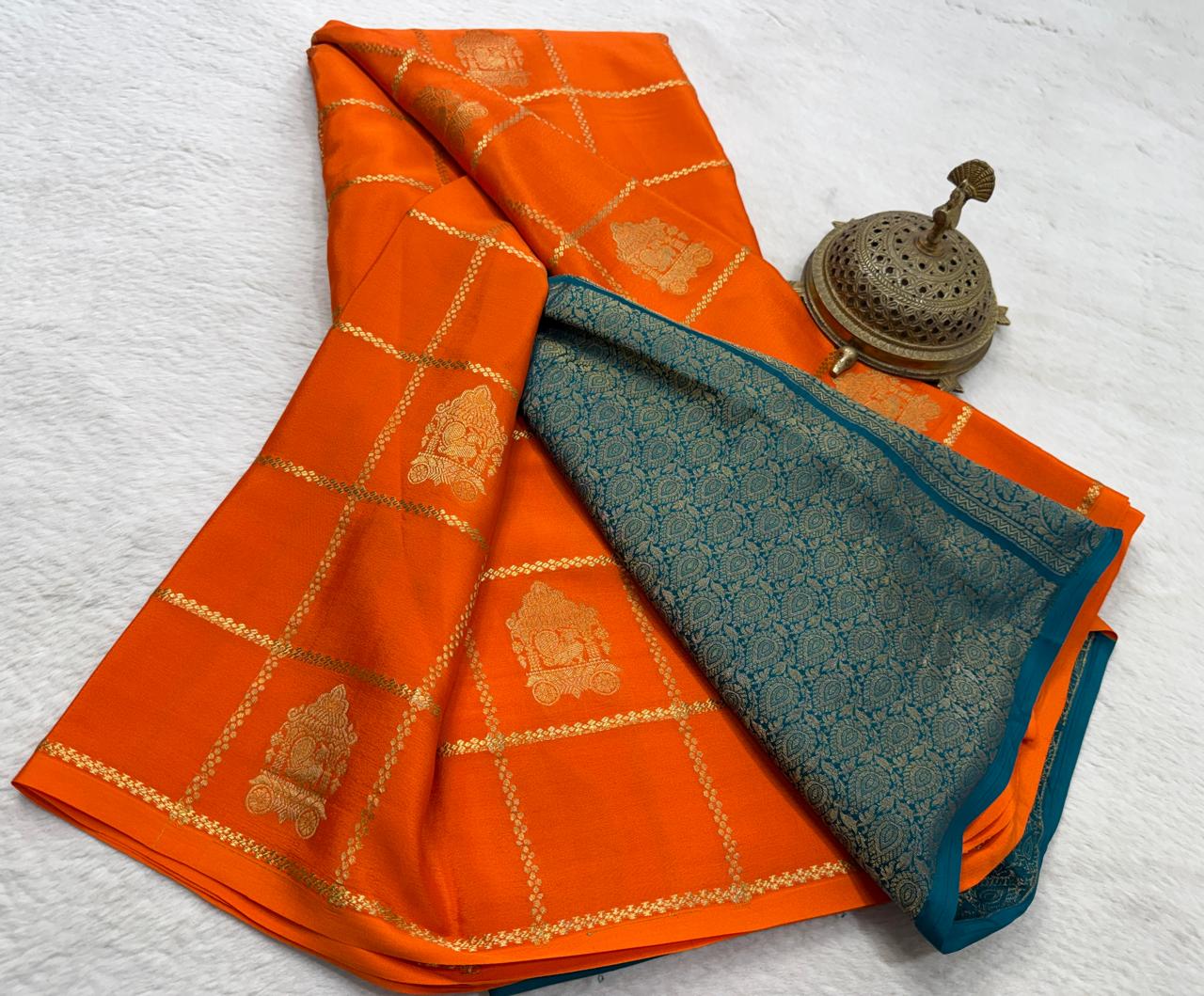 Pure Crepe Silk Saree with Borderless Checks, Chariot & Peacock Motifs | Rich Pallu