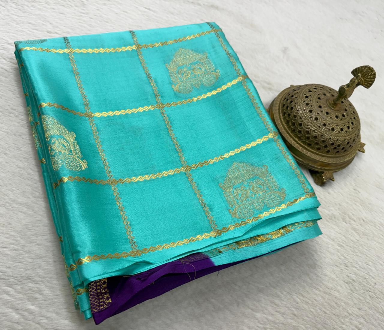 Pure Crepe Silk Saree with Borderless Checks, Chariot & Peacock Motifs | Rich Pallu
