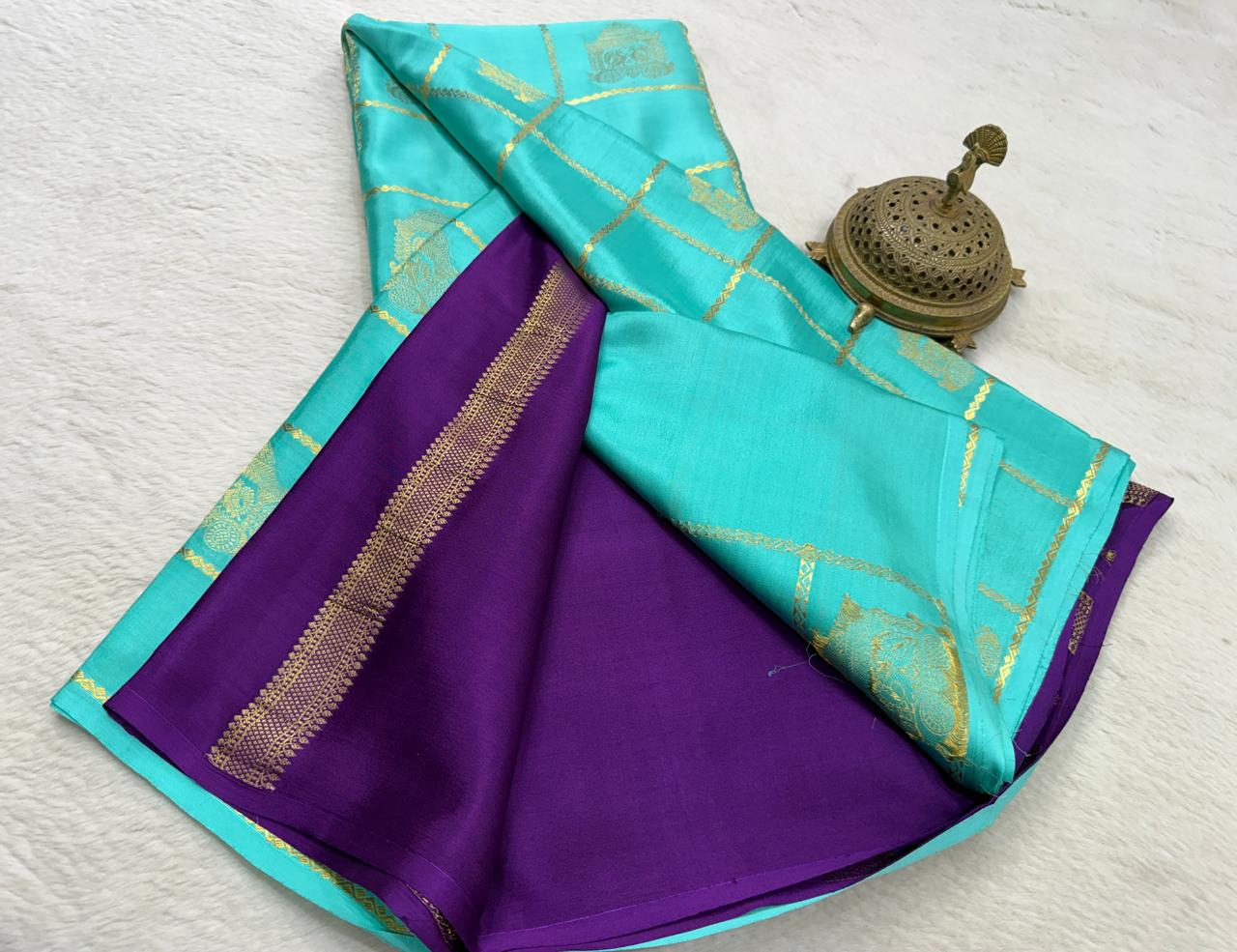 Pure Crepe Silk Saree with Borderless Checks, Chariot & Peacock Motifs | Rich Pallu
