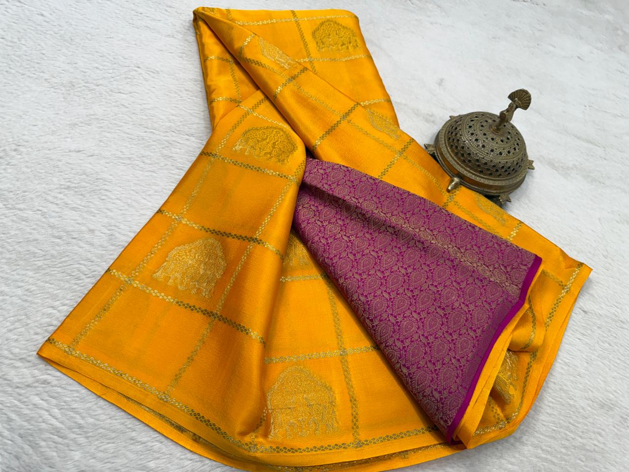 Pure Crepe Silk Saree with Borderless Checks, Chariot & Peacock Motifs | Rich Pallu