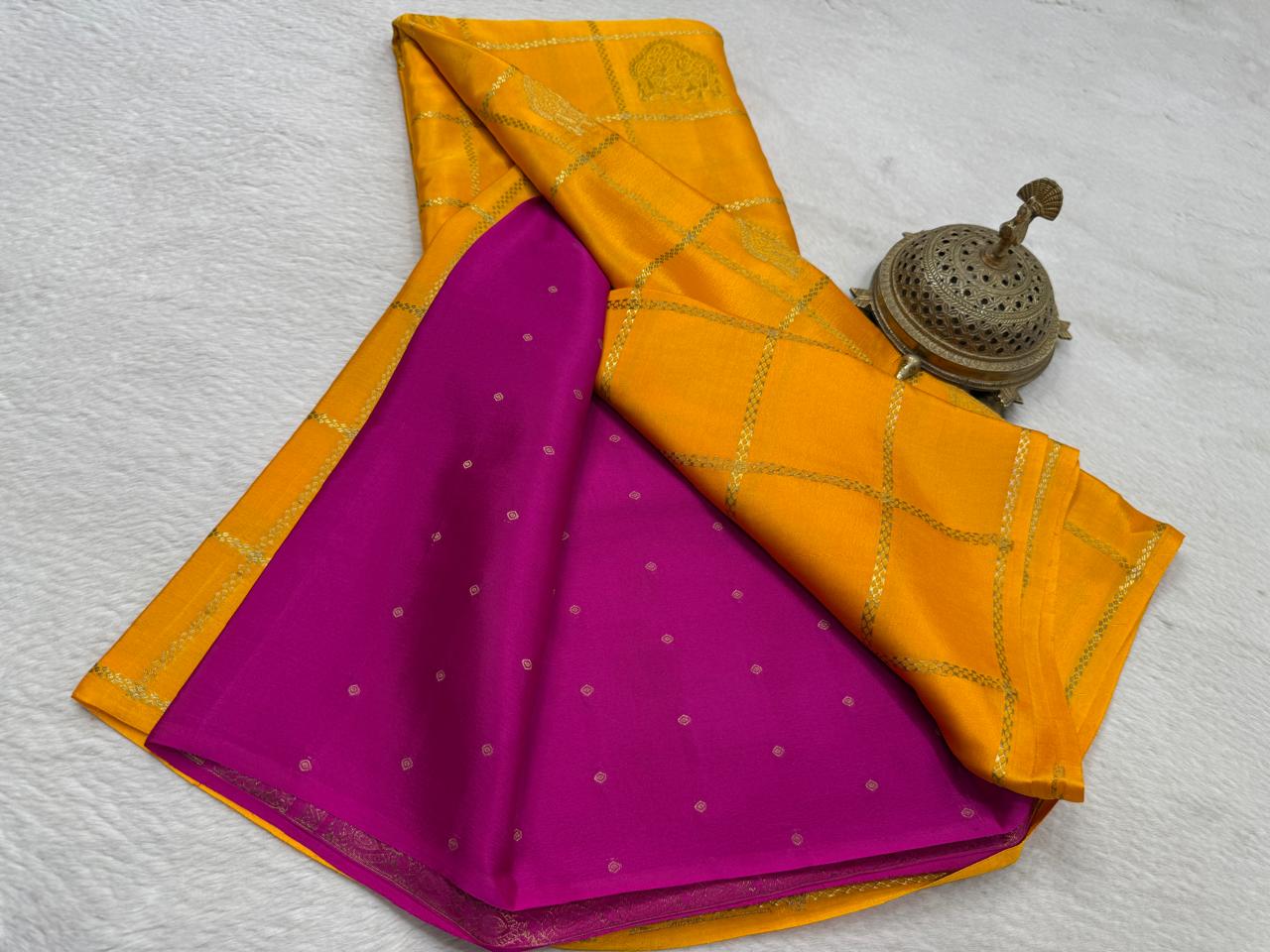 Pure Crepe Silk Saree with Borderless Checks, Chariot & Peacock Motifs | Rich Pallu