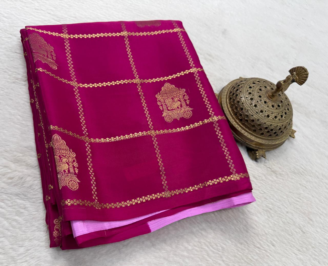 Pure Crepe Silk Saree with Borderless Checks, Chariot & Peacock Motifs | Rich Pallu