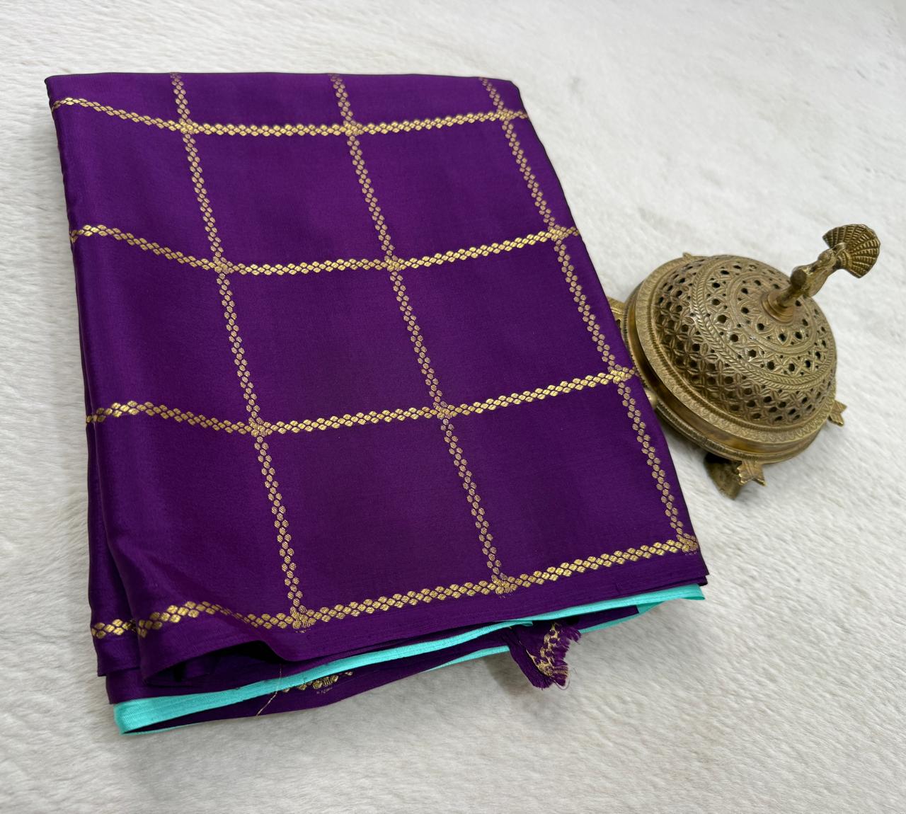 Pure Crepe Silk Saree with Borderless Checks, Chariot & Peacock Motifs | Rich Pallu
