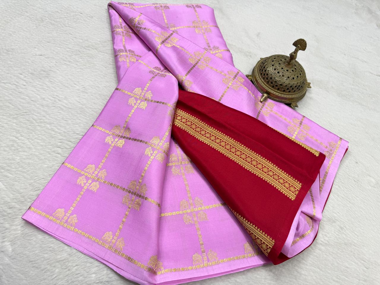 Pure Crepe Silk Saree with Borderless Checks, Chariot & Peacock Motifs | Rich Pallu