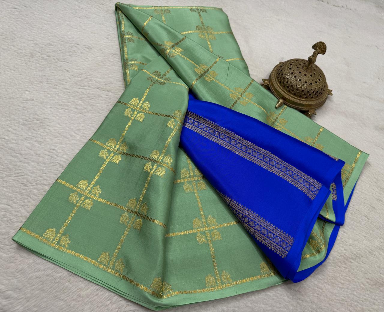 Pure Crepe Silk Saree with Borderless Checks, Chariot & Peacock Motifs | Rich Pallu