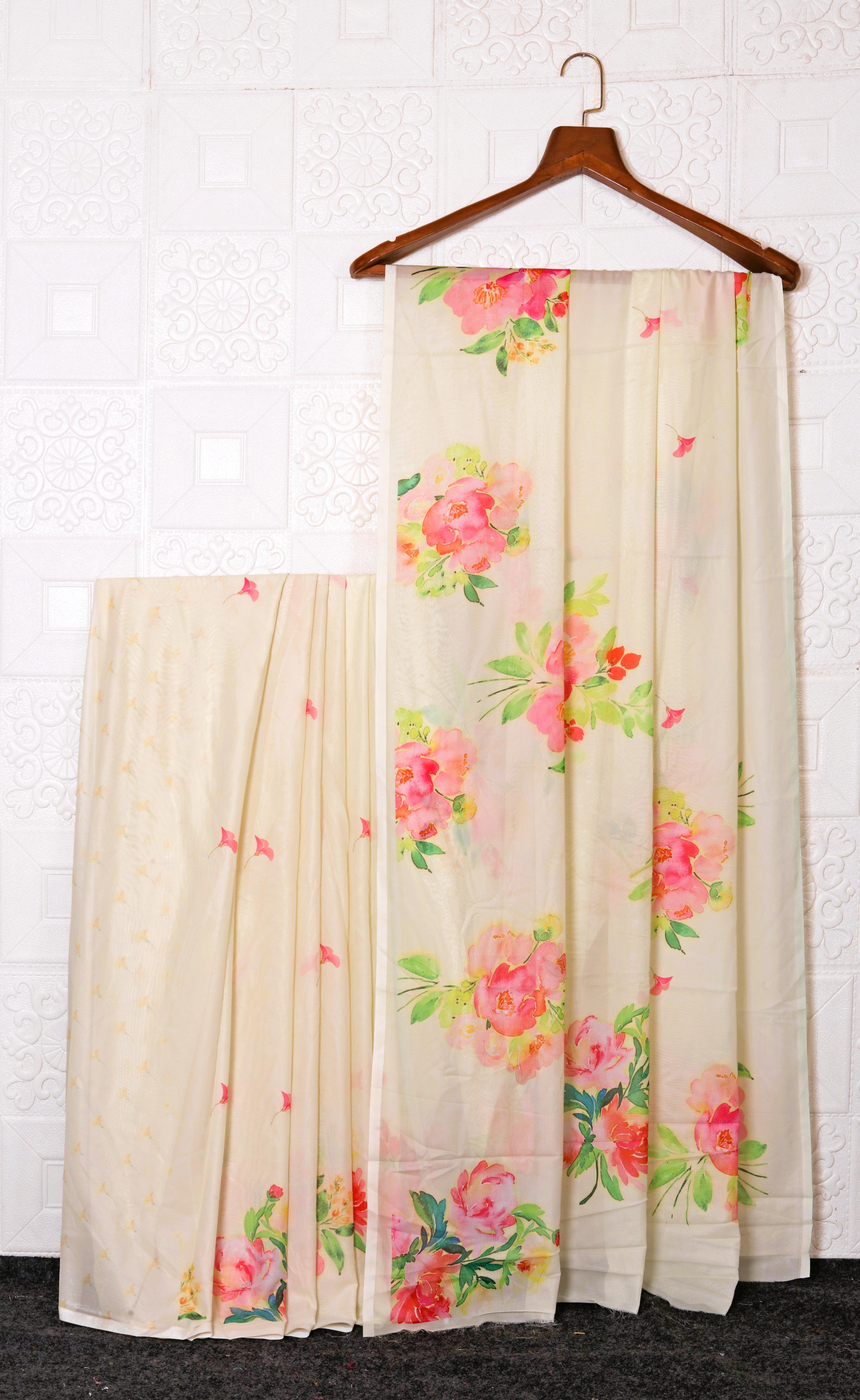 Graceful Georgette Silk Saree with Artistic Pallu & Blouse
